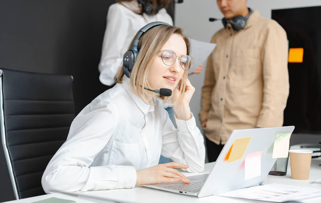 Image de l'équipe de consulting travaillant en collaboration
